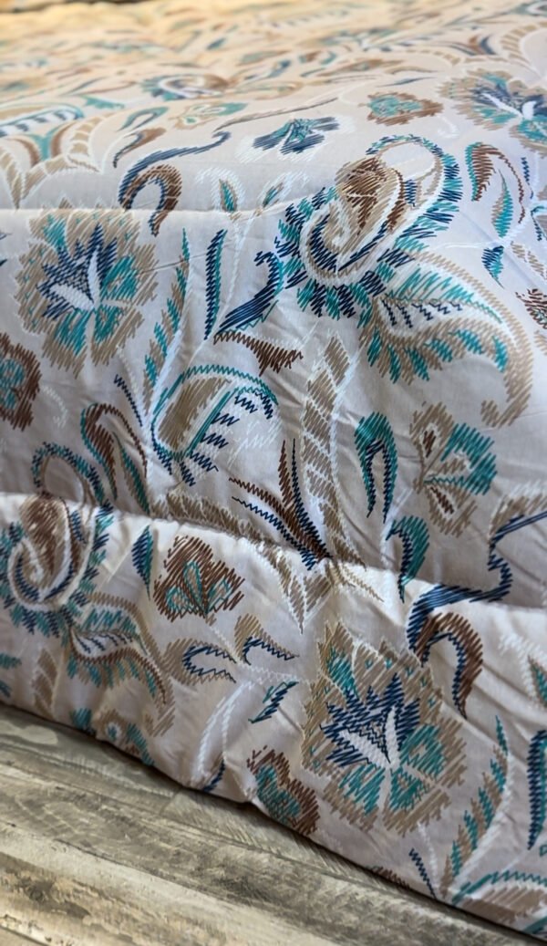 IMG_5687 Couette 2 Places Reflets d’Iris – Harmonie Beige et Bleu