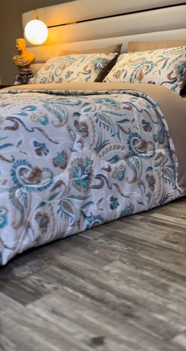 IMG_5688 Couette 2 Places Reflets d’Iris – Harmonie Beige et Bleu