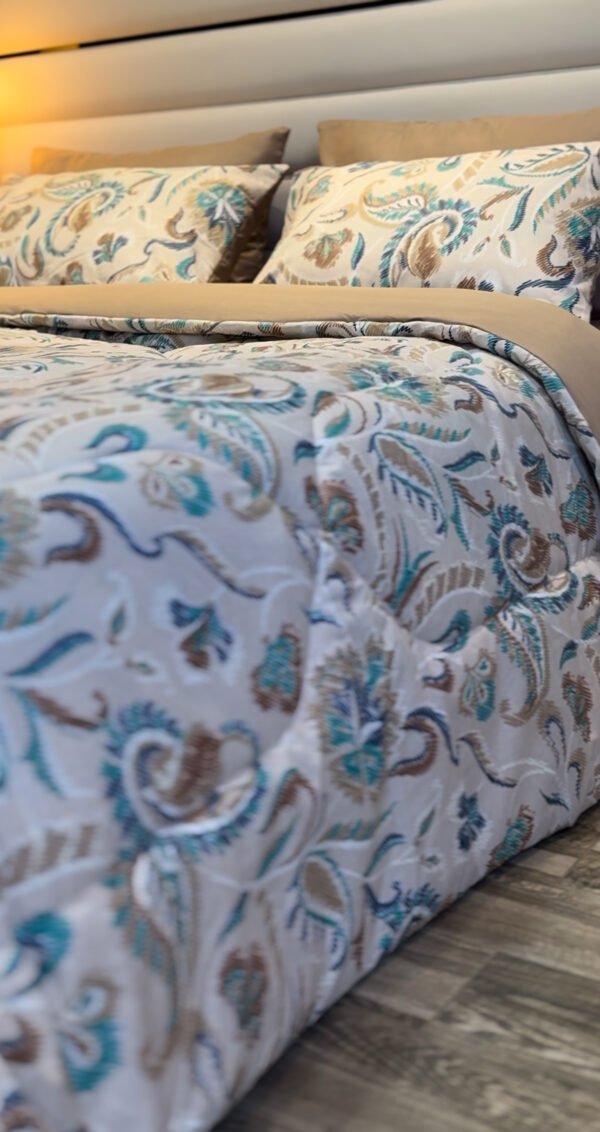 IMG_5689 Couette 2 Places Reflets d’Iris – Harmonie Beige et Bleu