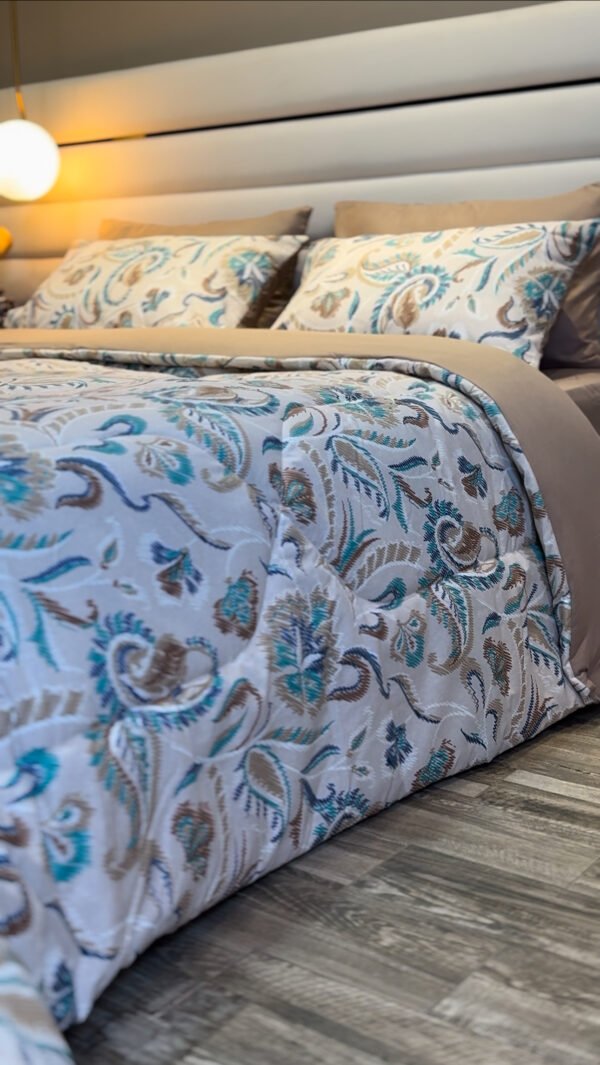 IMG_5692 Couette 2 Places Reflets d’Iris – Harmonie Beige et Bleu