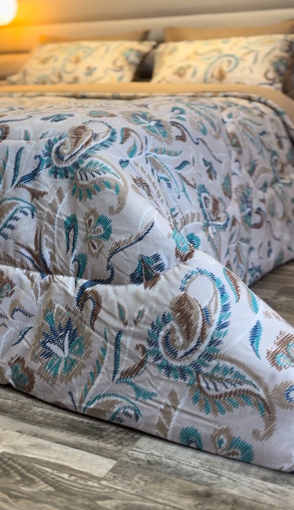 IMG_5694 Couette 2 Places Reflets d’Iris – Harmonie Beige et Bleu