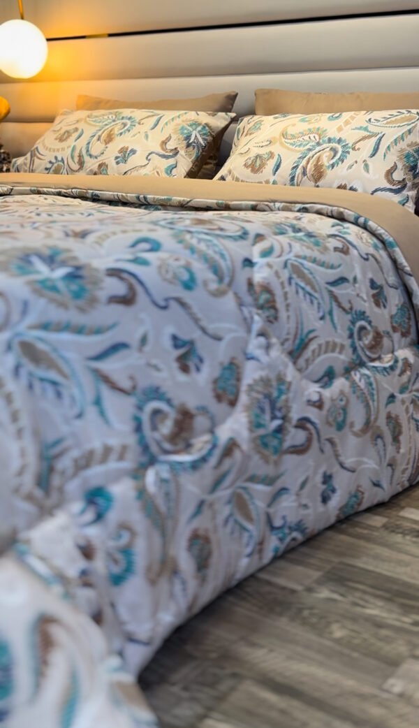 IMG_5695 Couette 2 Places Reflets d’Iris – Harmonie Beige et Bleu