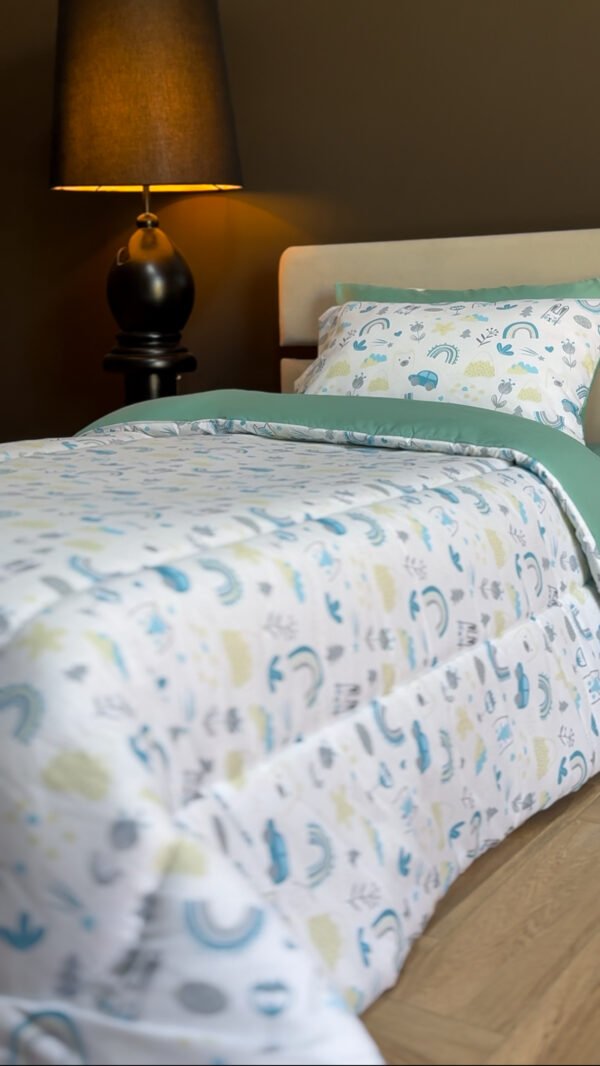 IMG_5766 Couette 1 Place Nuage Boréal – Motifs Arc-en-ciel