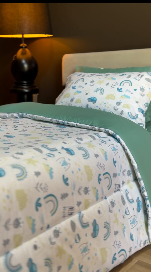 IMG_5769 Couette 1 Place Nuage Boréal – Motifs Arc-en-ciel