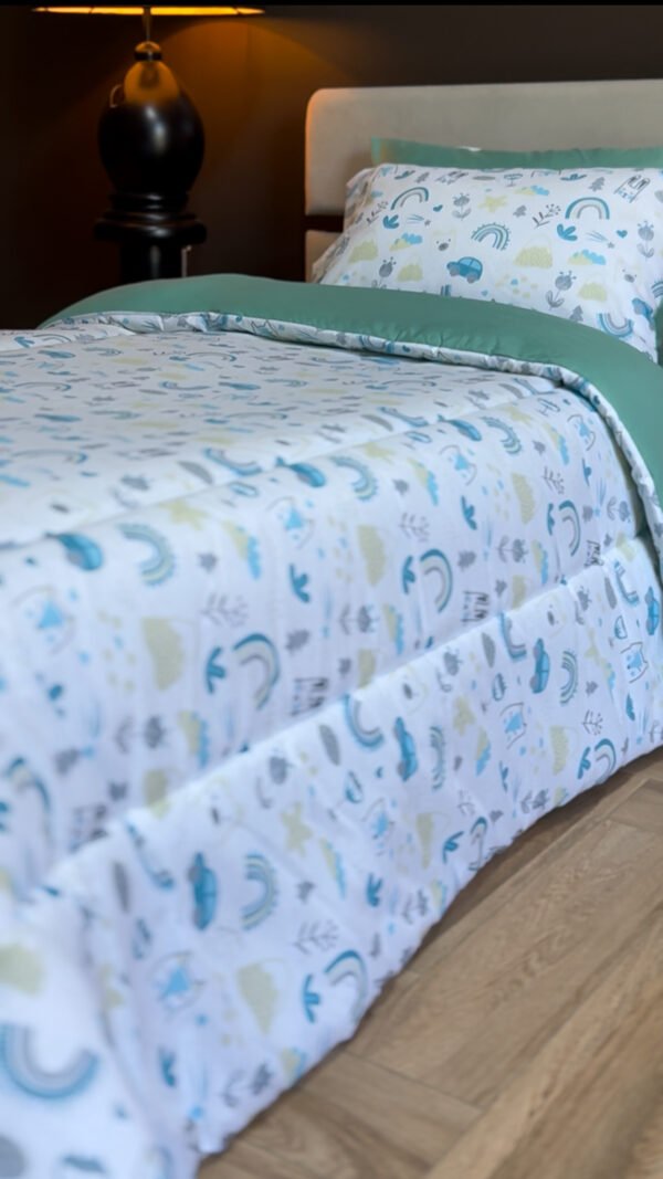 IMG_5774 Couette 1 Place Nuage Boréal – Motifs Arc-en-ciel