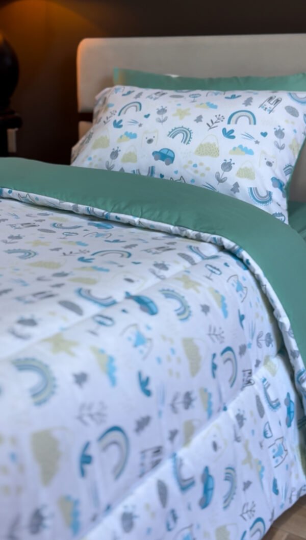 IMG_5776 Couette 1 Place Nuage Boréal – Motifs Arc-en-ciel