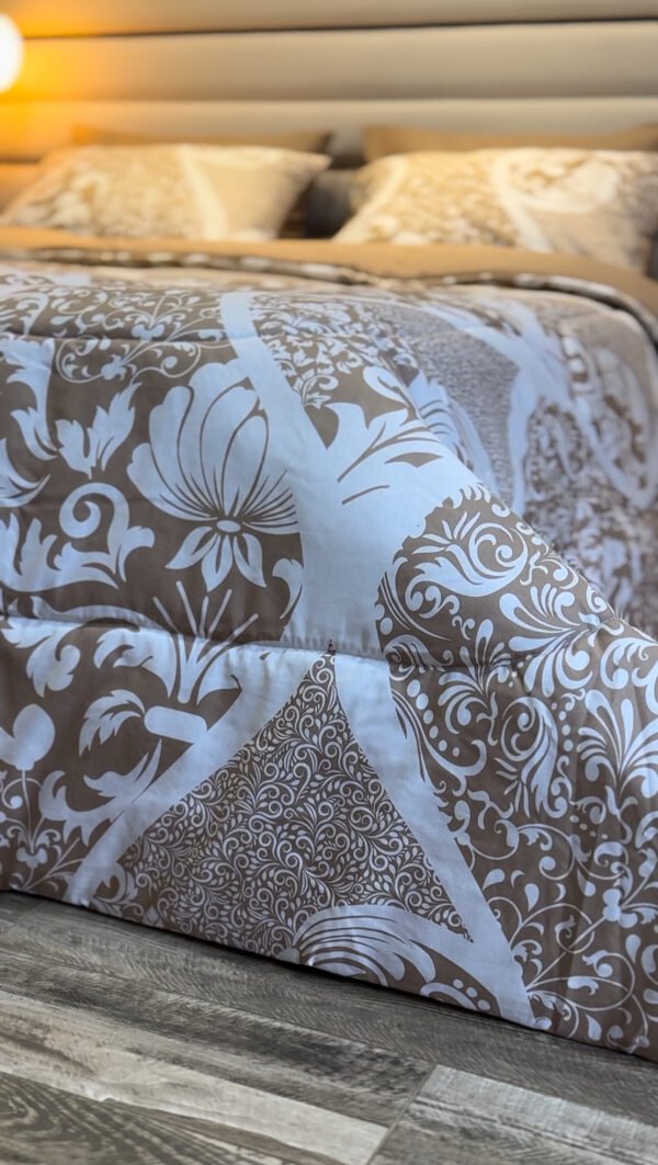 IMG_5977 Couette 2 Places Arabesques Royales– Chocolat Vanille