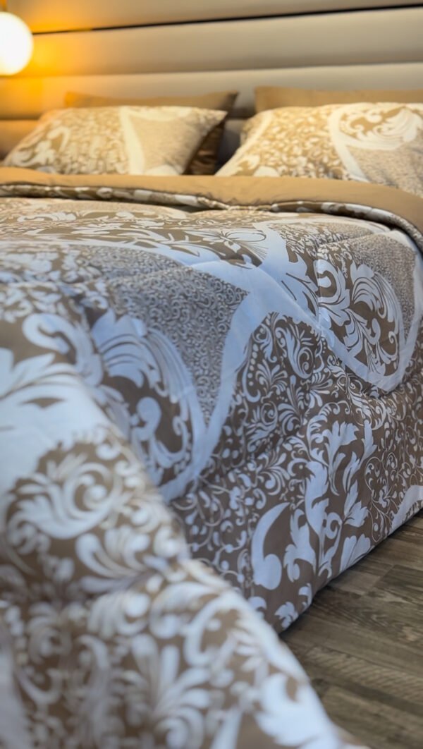 IMG_5978 Couette 2 Places Arabesques Royales– Chocolat Vanille