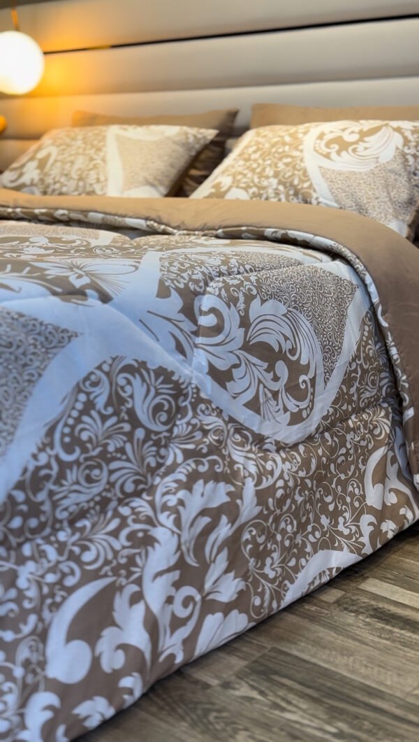 IMG_5979 Couette 2 Places Arabesques Royales– Chocolat Vanille
