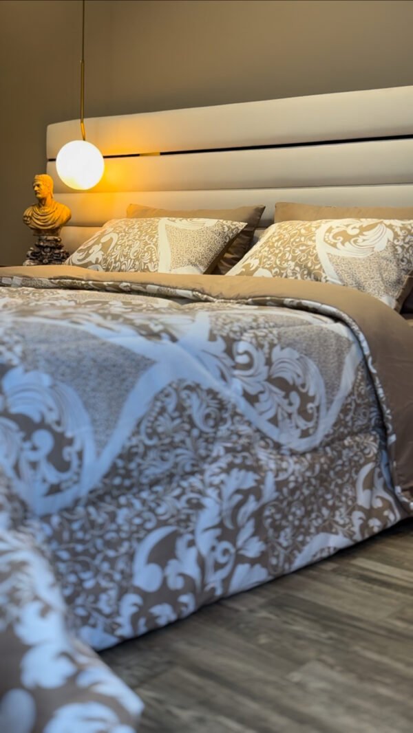 IMG_5981 Couette 2 Places Arabesques Royales– Chocolat Vanille