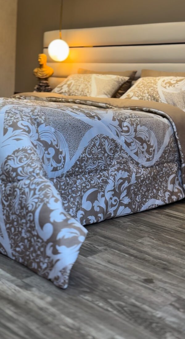 IMG_5984 Couette 2 Places Arabesques Royales– Chocolat Vanille
