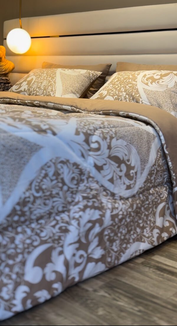 IMG_5985 Couette 2 Places Arabesques Royales– Chocolat Vanille