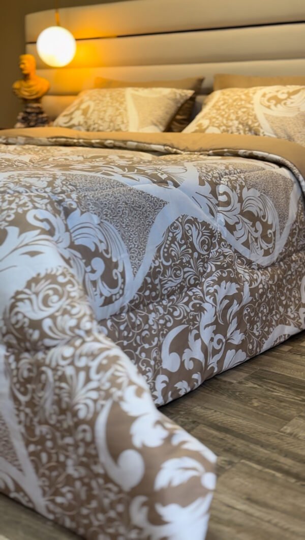 IMG_5990 Couette 2 Places Arabesques Royales– Chocolat Vanille