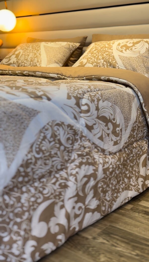 IMG_5991 Couette 2 Places Arabesques Royales– Chocolat Vanille