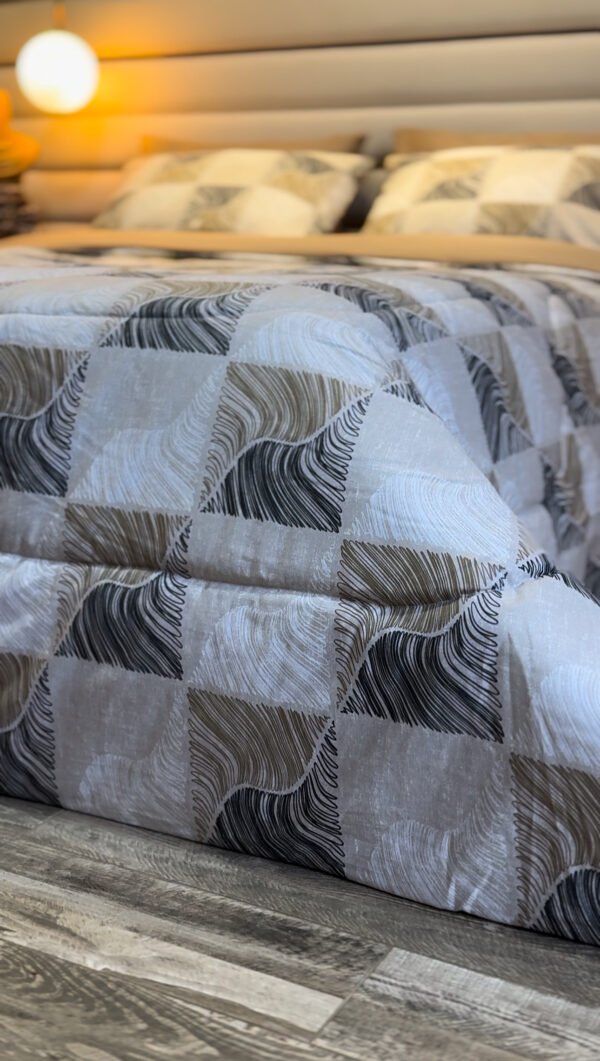 Couette 2 Places Carré Élégance – Beige Graphite