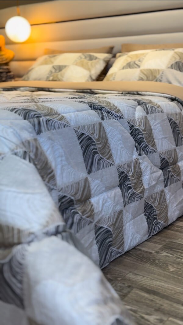 Couette 2 Places Carré Élégance – Beige Graphite