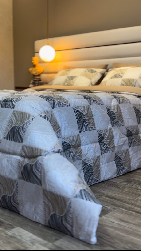 Couette 2 Places Carré Élégance – Beige Graphite