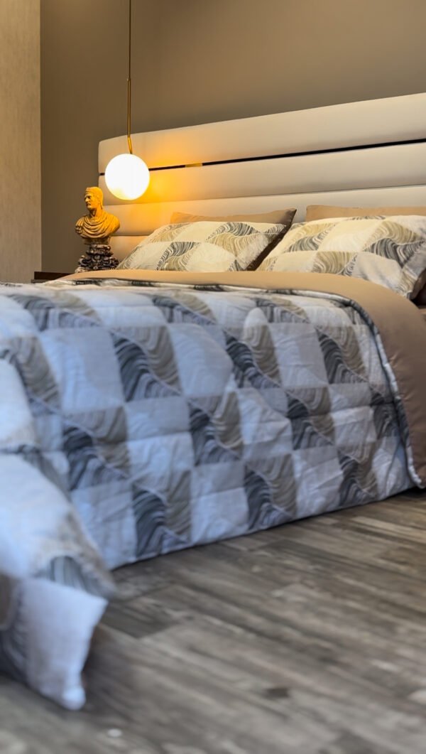 Couette 2 Places Carré Élégance – Beige Graphite