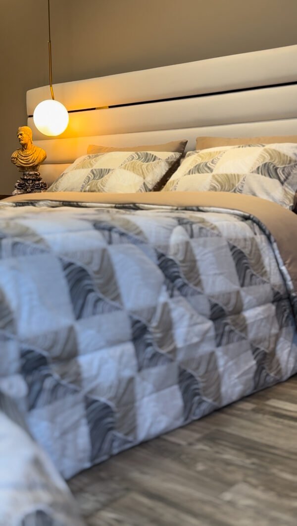 Couette 2 Places Carré Élégance – Beige Graphite