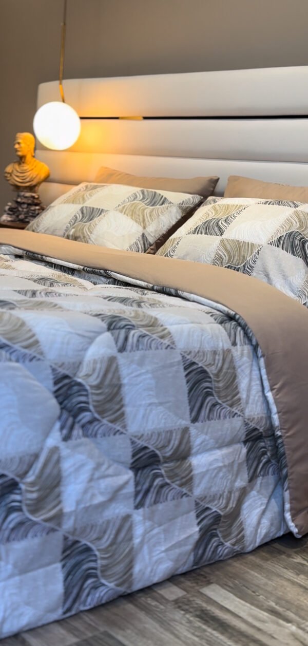 Couette 2 Places Carré Élégance – Beige Graphite