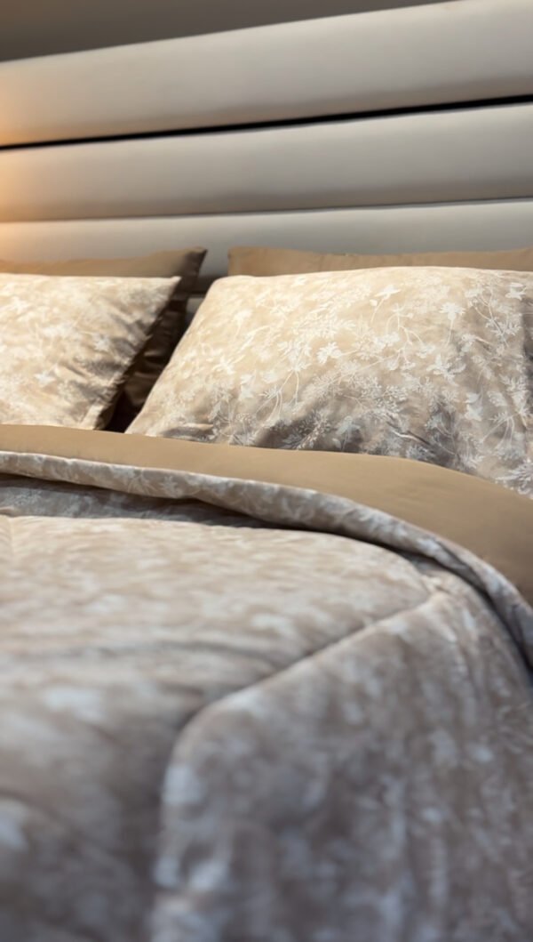 IMG_6195 Couette 2 Places Beige Floral – Douce Harmonie