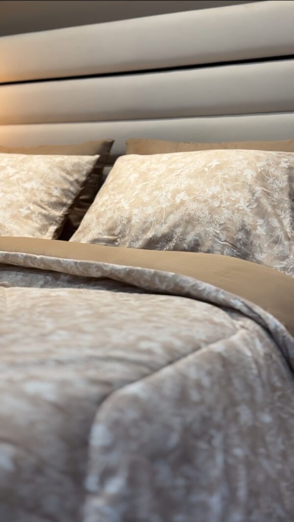 IMG_6198 Couette 2 Places Beige Floral – Douce Harmonie