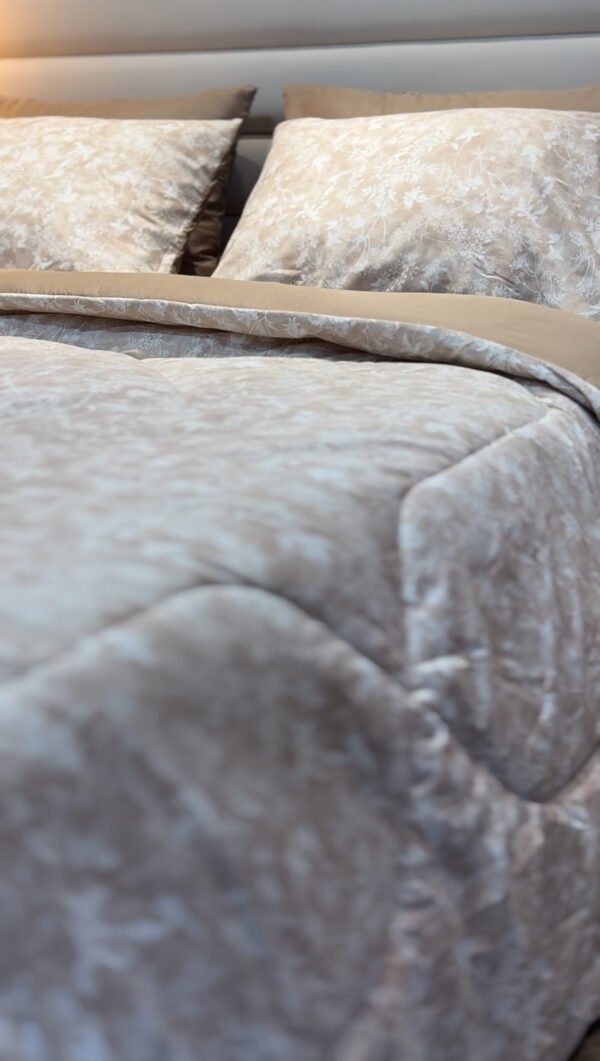 IMG_6204 Couette 2 Places Beige Floral – Douce Harmonie