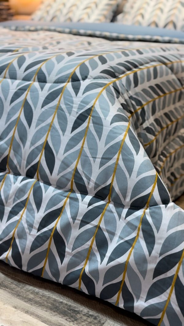 Couette 2 Places Feuillage Bleu – Élégance Nocturne