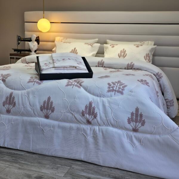 20260117_135036 Couvre-lit Piqué Haut de Gamme – Lavande Élégante