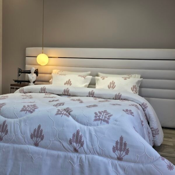 20260117_135152 Couvre-lit Piqué Haut de Gamme – Lavande Élégante