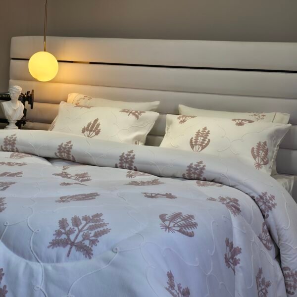 20260117_135218 Couvre-lit Piqué Haut de Gamme – Lavande Élégante