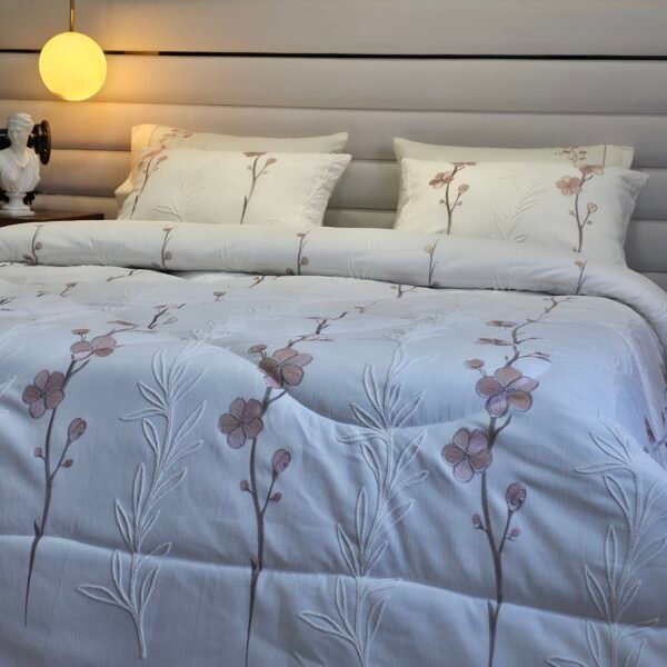 20260117_142936 Couvre-lit Piqué Haut Gamme – Élégance Florale Brodée