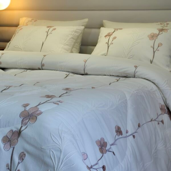 20260117_143159 Couvre-lit Piqué Haut Gamme – Élégance Florale Brodée
