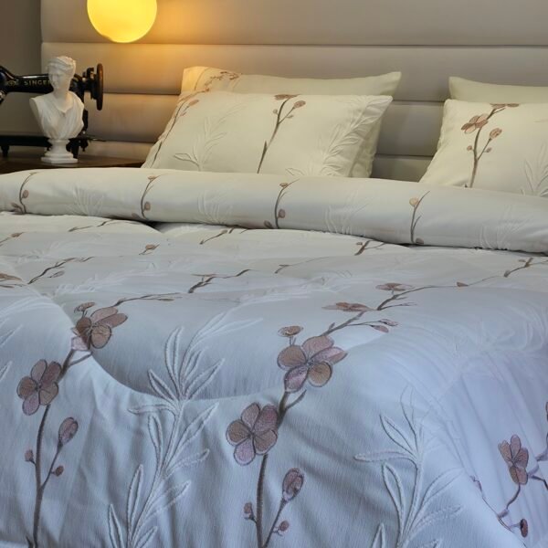 20260117_143214 Couvre-lit Piqué Haut Gamme – Élégance Florale Brodée