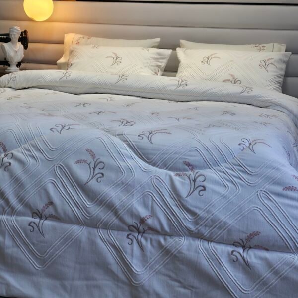 20260117_162556 Couvre-lit Piqué Haut de Gamme – Harmonie Lavande Florale
