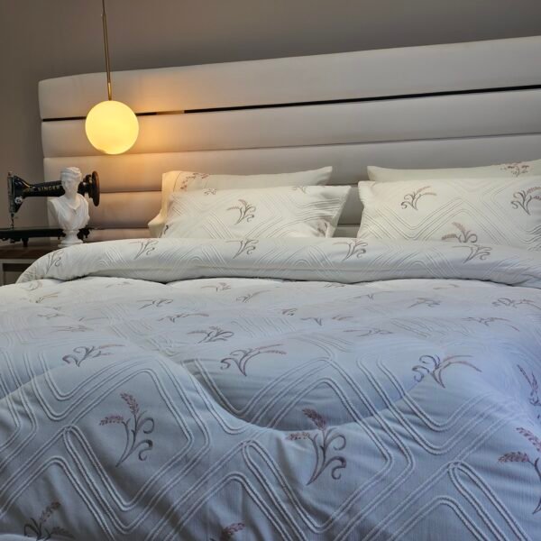 20260117_162631 Couvre-lit Piqué Haut de Gamme – Harmonie Lavande Florale