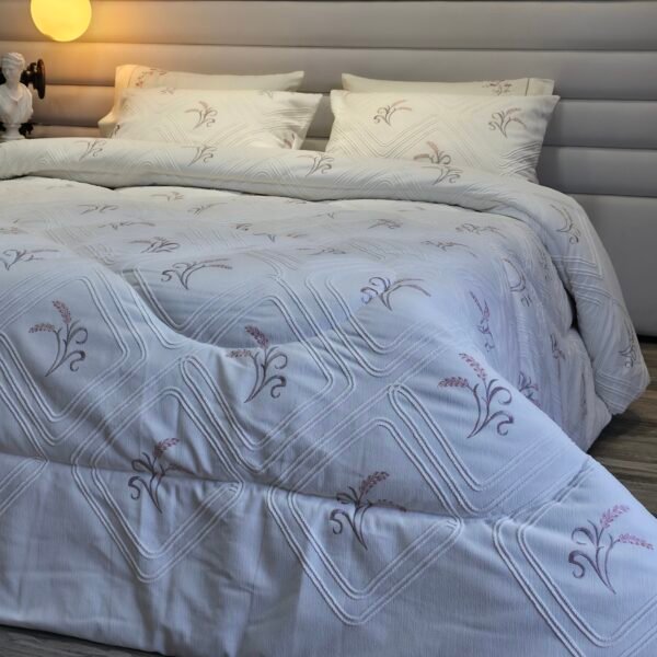 20260117_162804 Couvre-lit Piqué Haut de Gamme – Harmonie Lavande Florale