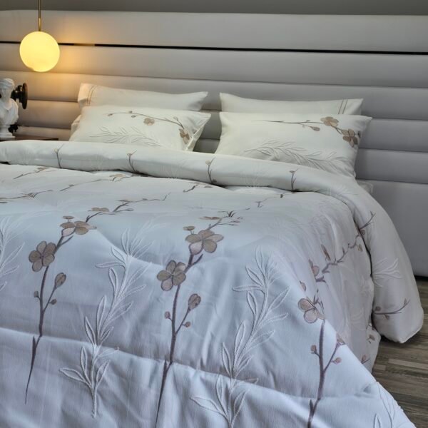 20260119_132132 Couvre-lit Piqué Haut de Gamme – Élégance Florale Beige