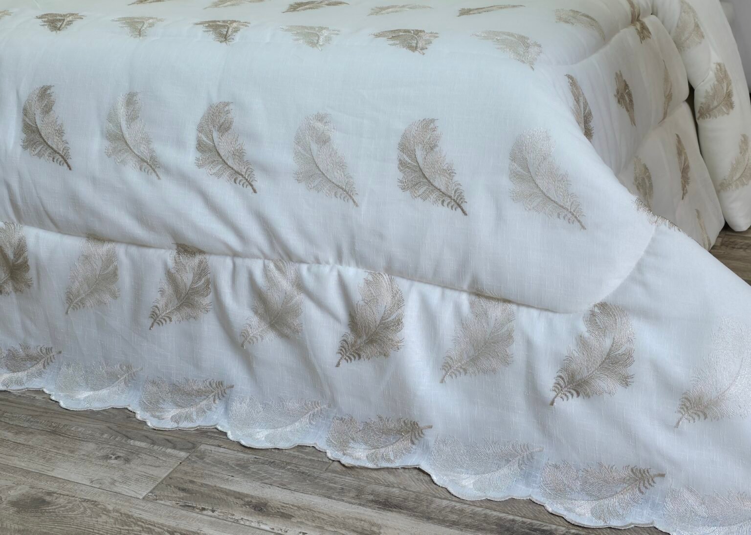 20260119_134013 Couvre-lit Kamraya Haut Gamme – Beige Prestige