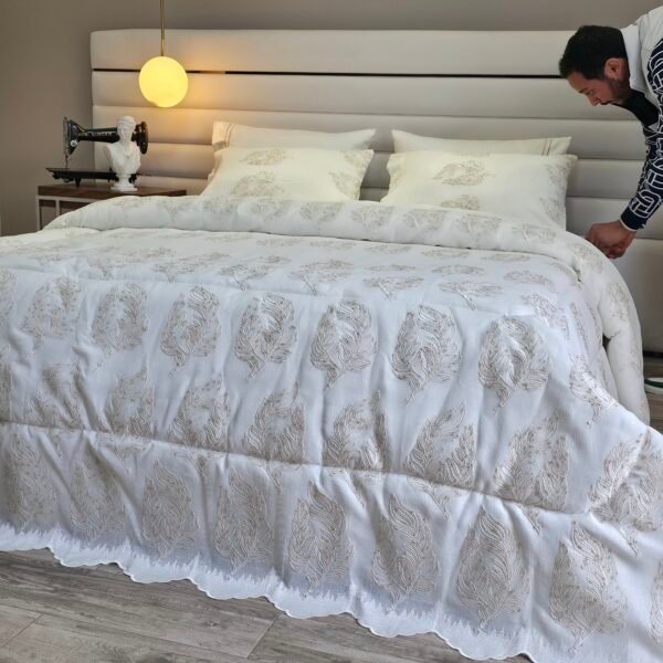 Couvre-lit Kamraya Haut Gamme – Plumes d’Élégance