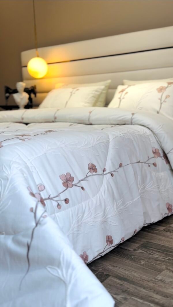 Couvre-lit Piqué Haut Gamme – Élégance Florale Brodée