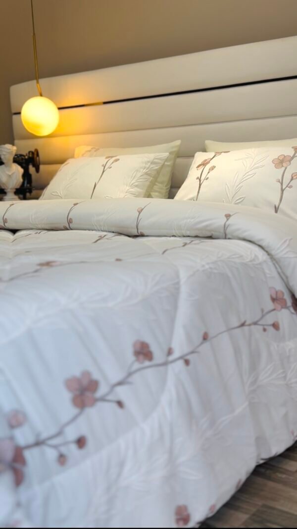 Couvre-lit Piqué Haut Gamme – Élégance Florale Brodée