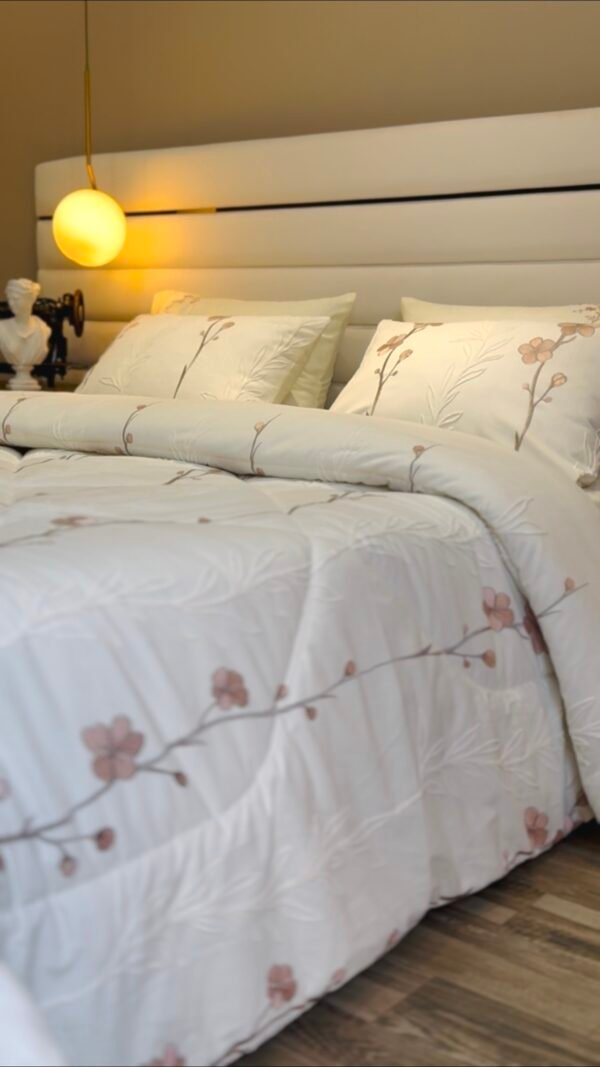 Couvre-lit Piqué Haut Gamme – Élégance Florale Brodée