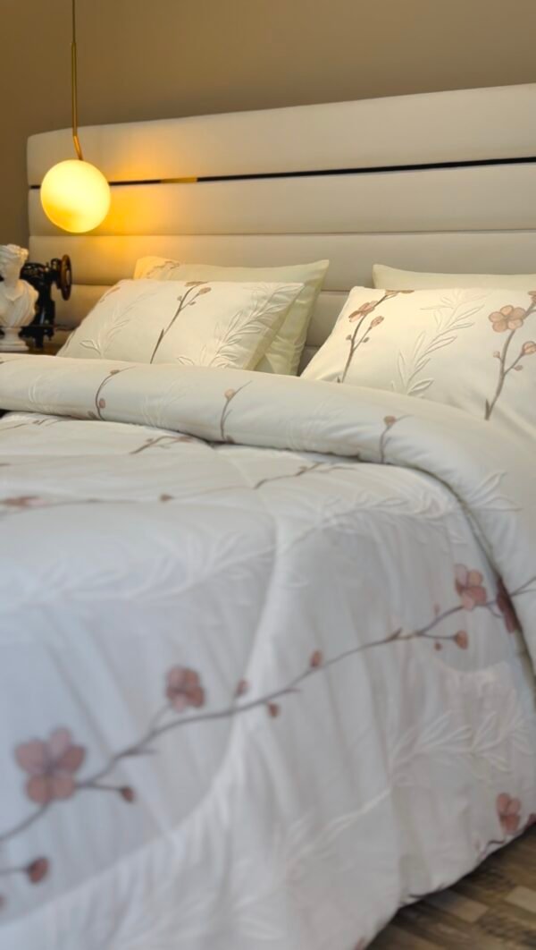 Couvre-lit Piqué Haut Gamme – Élégance Florale Brodée