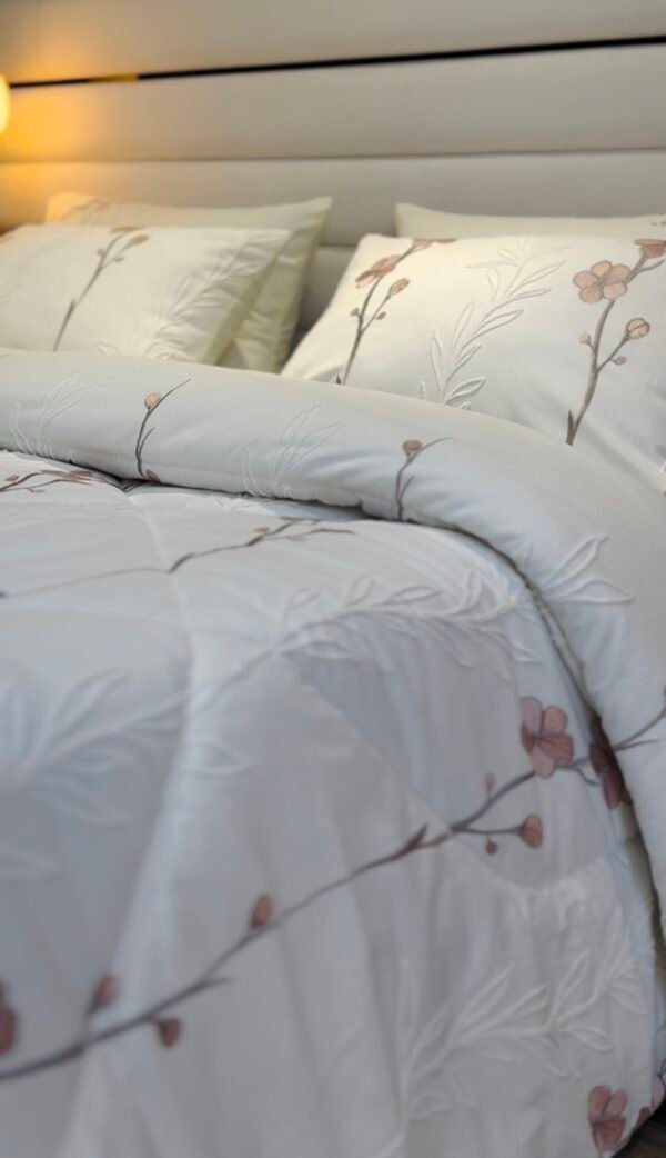 Couvre-lit Piqué Haut Gamme – Élégance Florale Brodée