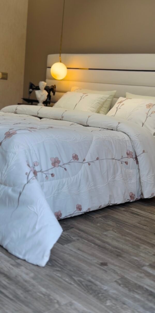 Couvre-lit Piqué Haut Gamme – Élégance Florale Brodée