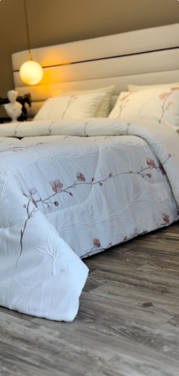 Couvre-lit Piqué Haut Gamme – Élégance Florale Brodée