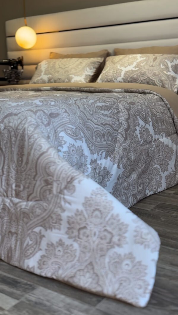 IMG_6910 Couette 2 Places Arabesques Royales – Douceur Crème