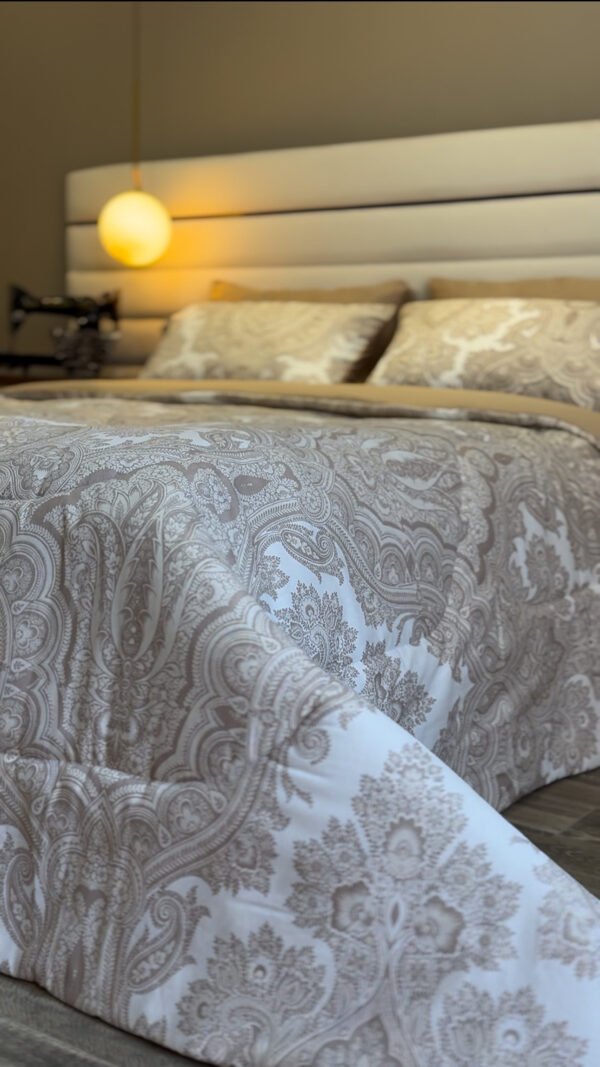 IMG_6913 Couette 2 Places Arabesques Royales – Douceur Crème