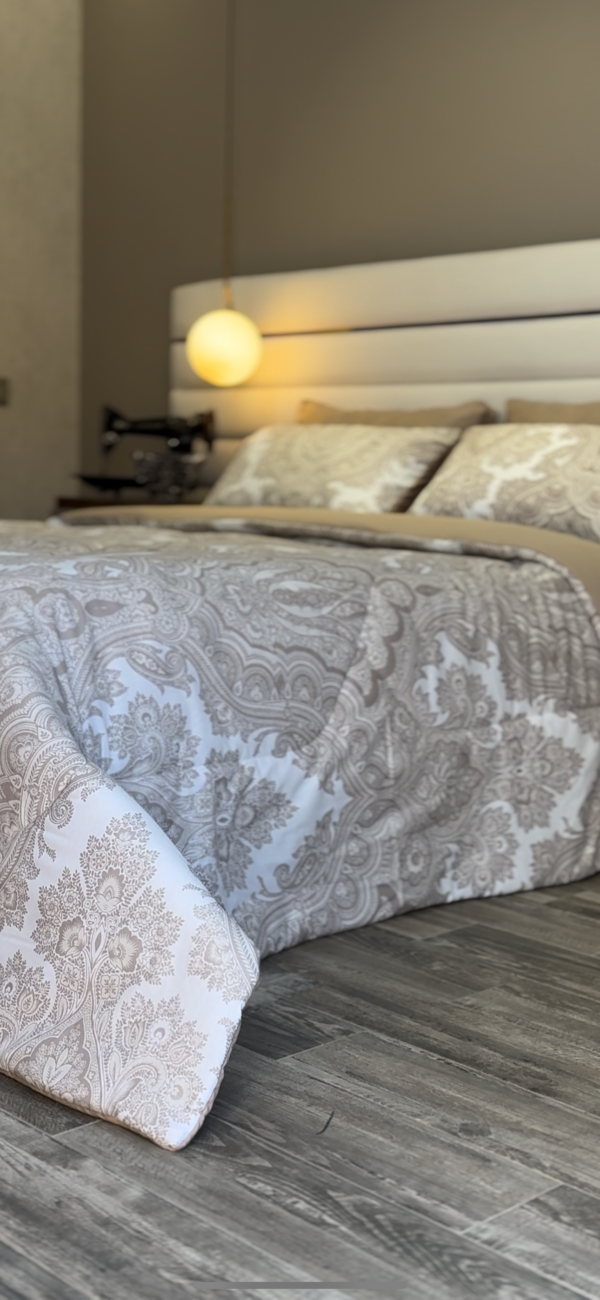 IMG_6914 Couette 2 Places Arabesques Royales – Douceur Crème
